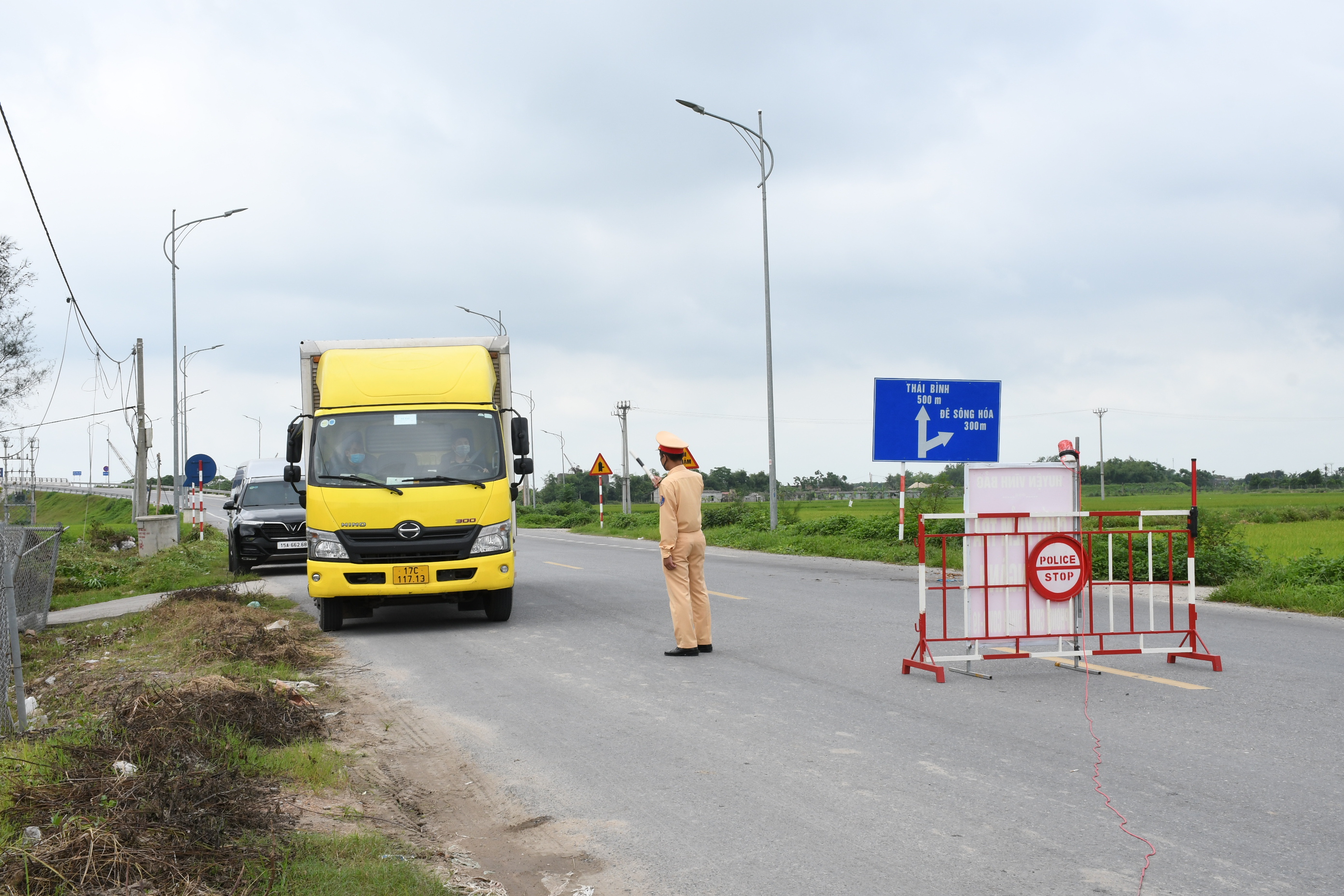 Tăng cường tuần tra kiểm soát kết hợp tuyên truyên phòng chống, dịch Covid-19